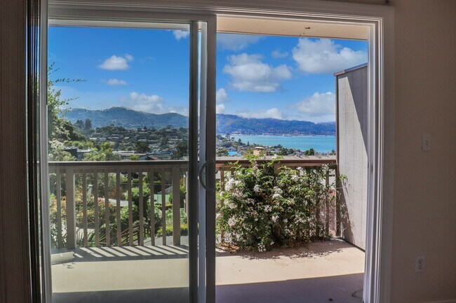 Building Photo - 55 Marinero Cir