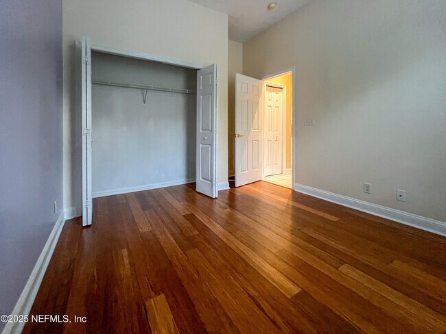 Building Photo - 1704 Tall Tree Dr E