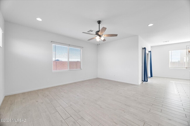 Building Photo - 7801 S Walnutview Dr