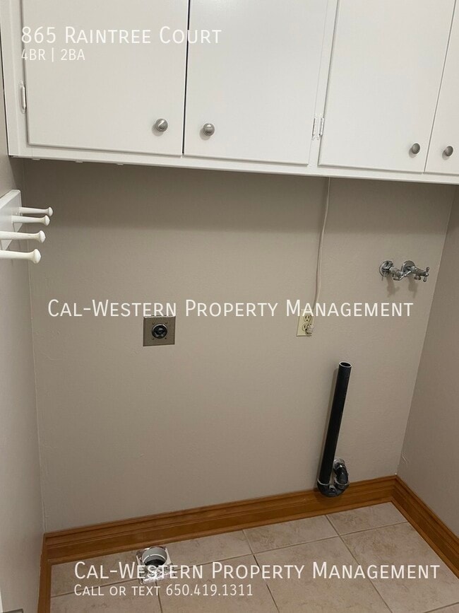 Building Photo - 865 Raintree Ct