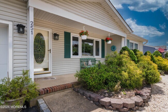 Building Photo - 251 Westbrook Dr