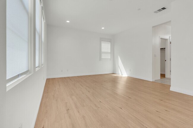 Building Photo - 4245 Powell Way