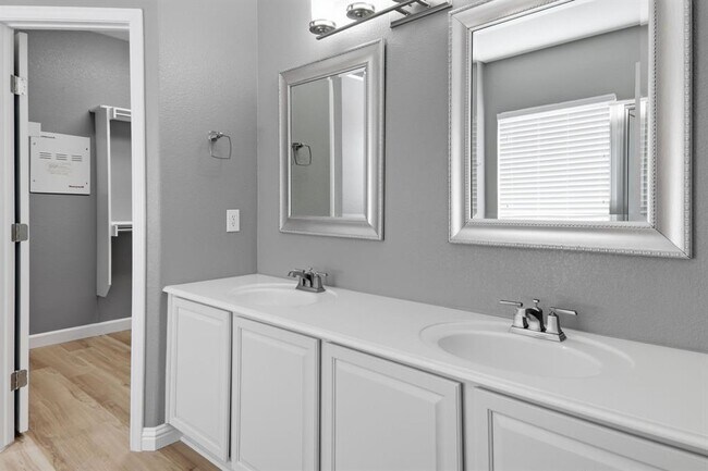 Building Photo - 2157 Paradise Ridge Dr