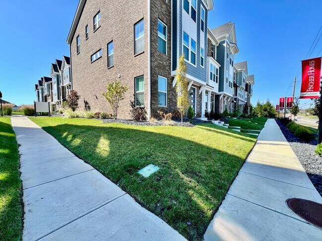 Building Photo - Stunning Executive Townhome Liberty Twp