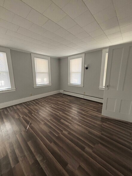 Building Photo - 236 Main St