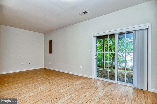 Building Photo - 208 Croft Square