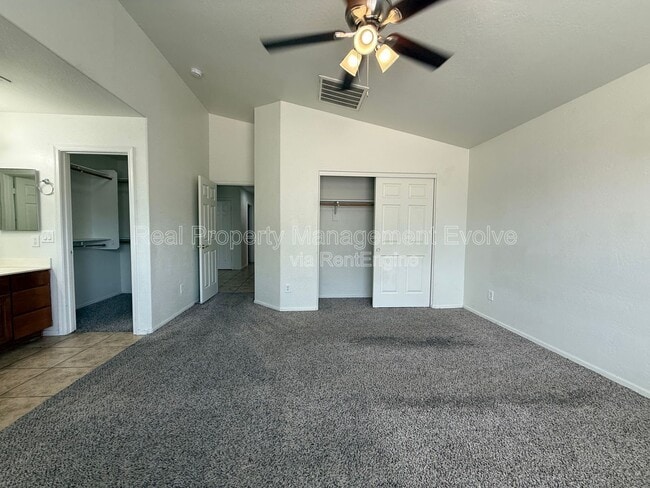 Building Photo - 1225 W Shumway Farm Rd