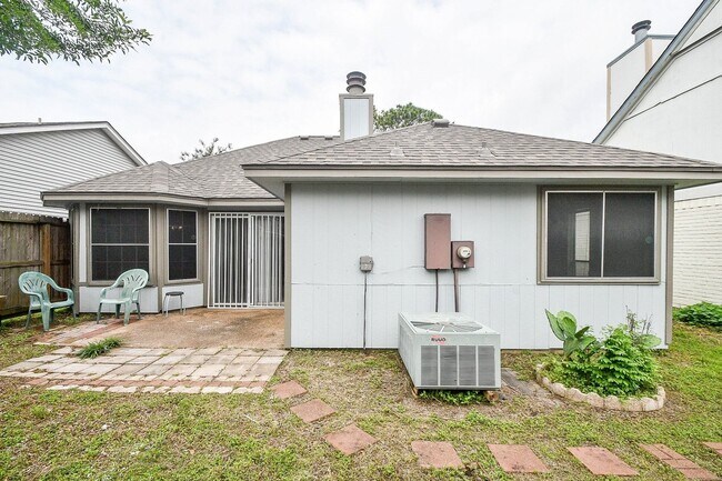 Building Photo - 9111 Belle Glen Dr