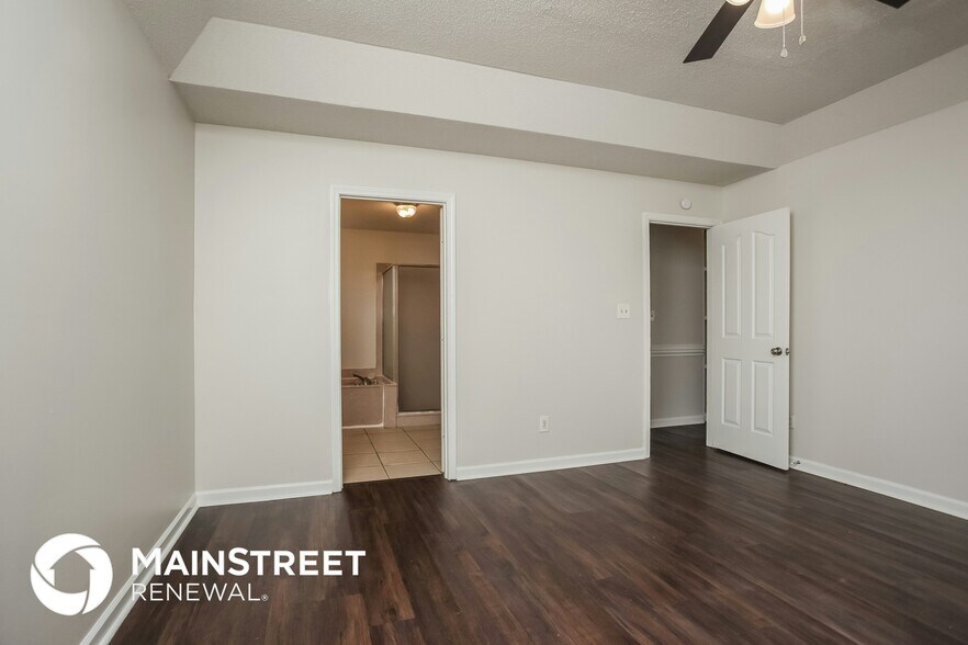 Building Photo - 2166 Greencliff Dr