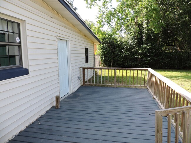 Building Photo - Lots of updates!