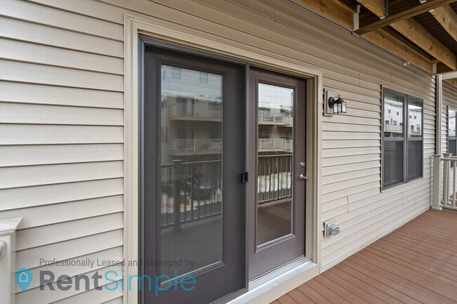 Building Photo - 44798 Tiverton Sq