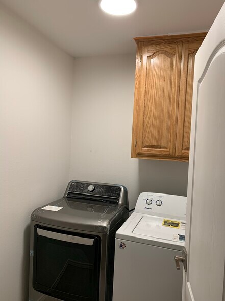 Laundry room - 8009 Thompson Pky