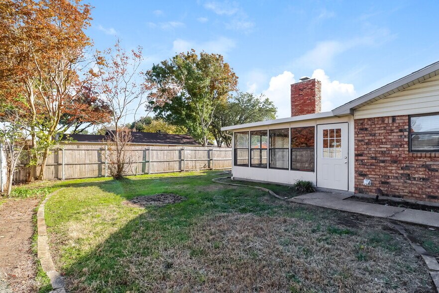 Building Photo - 5065 Pemberton Ln