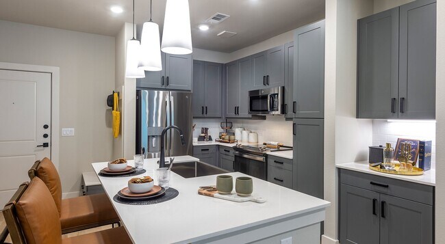 Building Photo - Now 6 Weeks Free Rent in Katy!