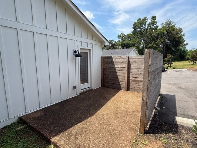 Building Photo - 2128 Sharondale Dr