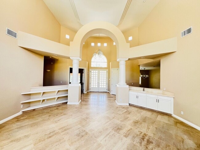 Building Photo - 10 Oaks Guard gated community