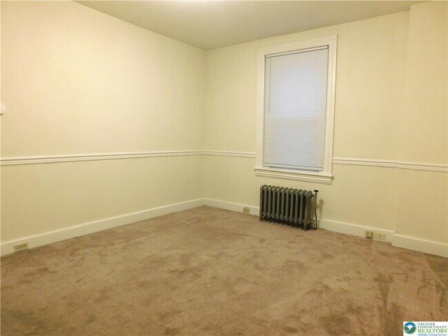 Building Photo - 826 Main St