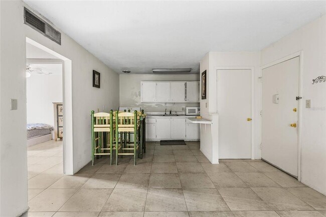 Building Photo - 1700 SW 16th Ct