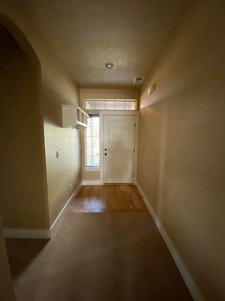 Building Photo - 2845 E Shadowband St