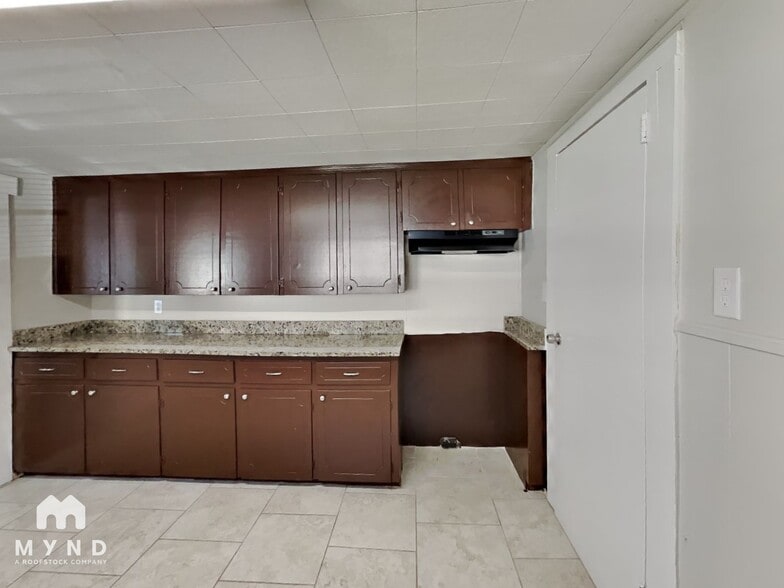 Building Photo - 4313 Kendall Ave