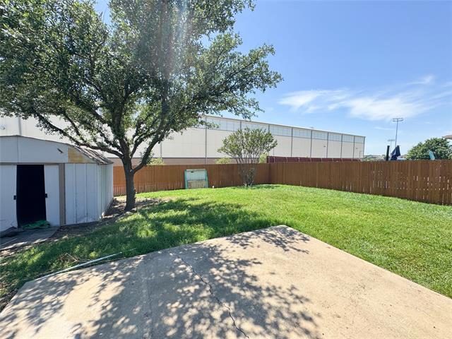 Building Photo - 2024 Sunny Side Dr