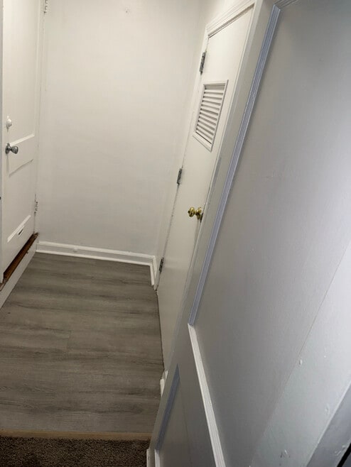 Building Photo - 240 E Avon Rd