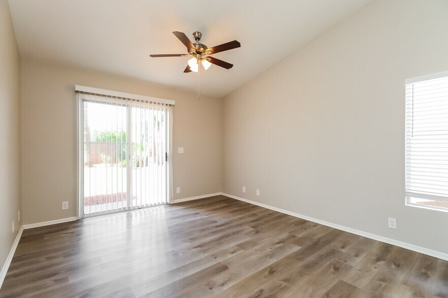 Building Photo - 3329 E Wahalla Ln