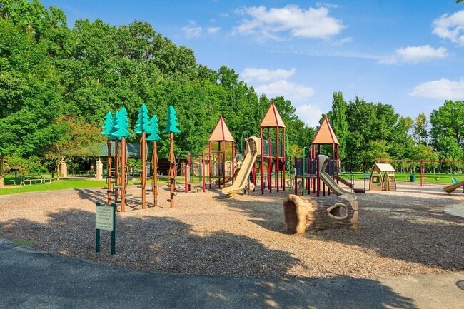 Building Photo - 532 Radcliff Dr
