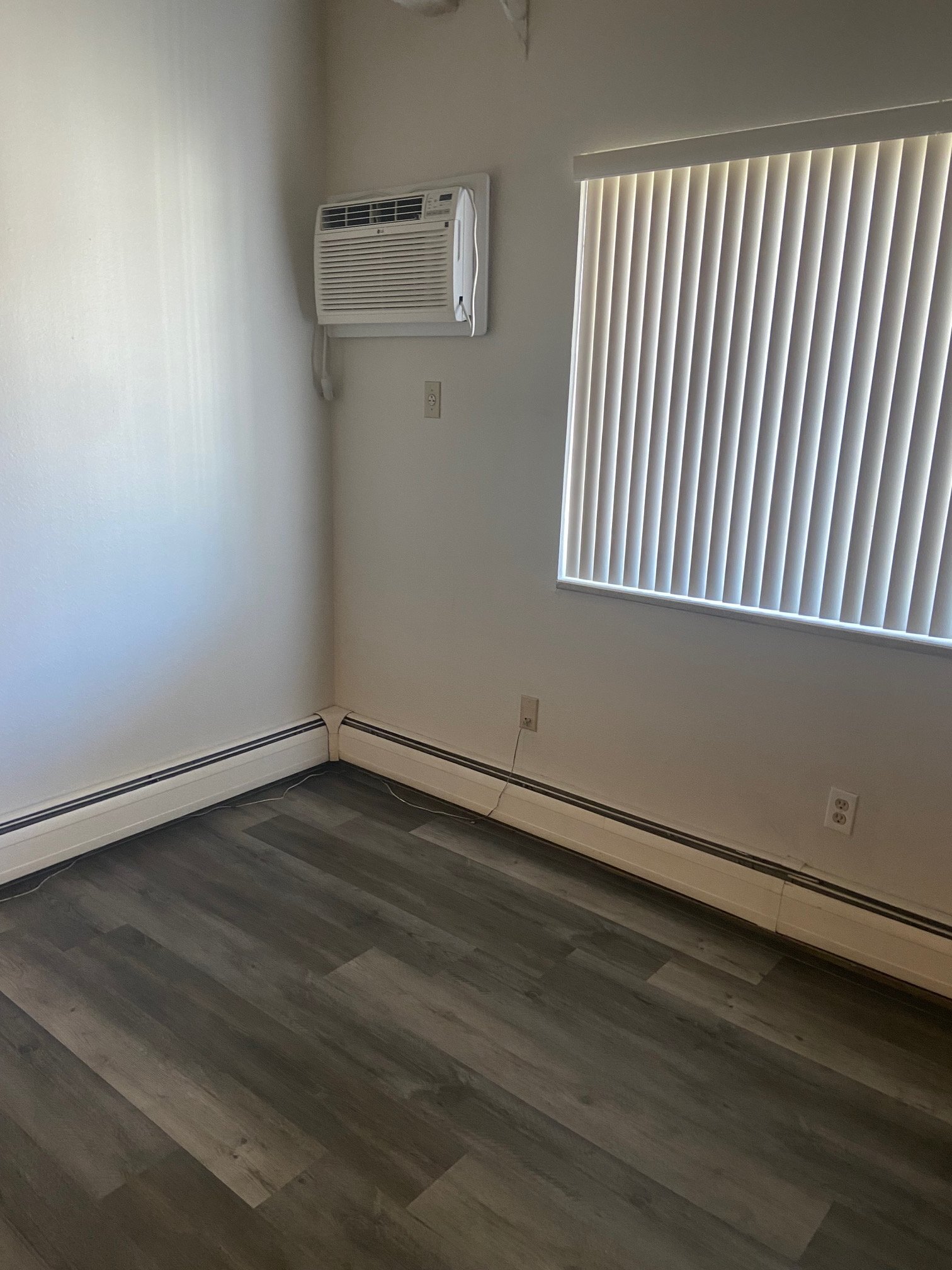 Building Photo - 590 Logan St