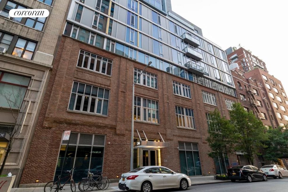 Building Photo - 246 W 17th St