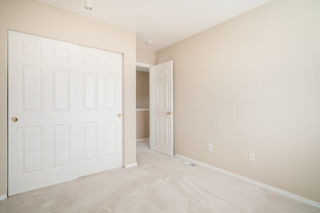 Building Photo - Quaint Carman Ridge Home in Lake Oswego