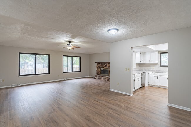 Building Photo - 13103 Lillian St