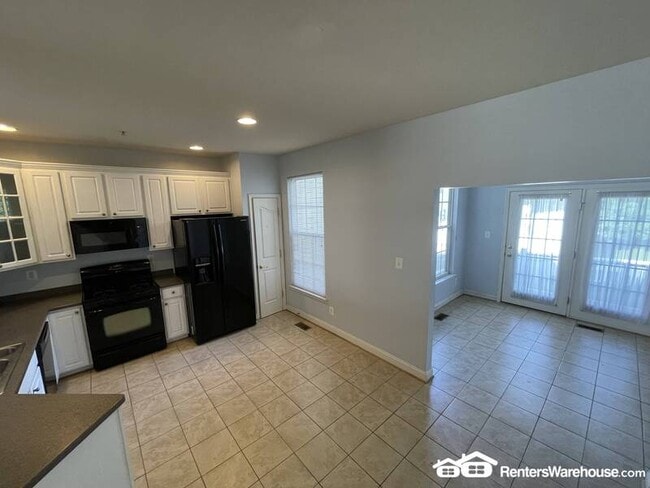 Building Photo - 402 Callander Way