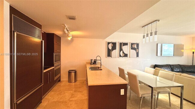 Building Photo - 475 Brickell Ave