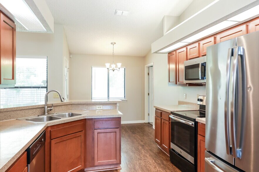 Building Photo - 3413 Deerfield Pointe Dr