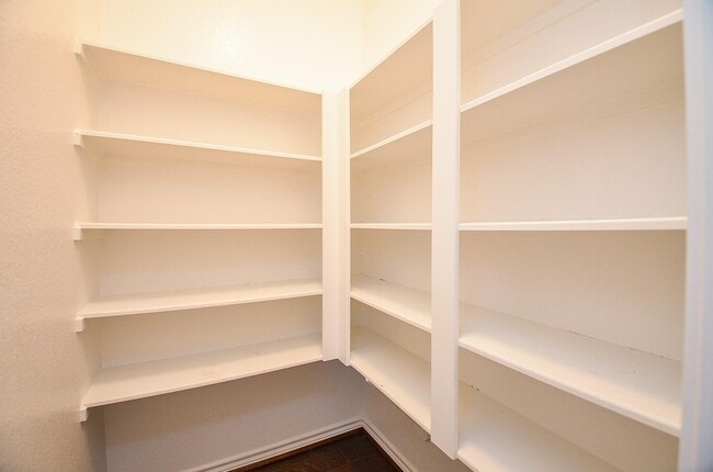 Building Photo - 24915 Meadowthorn Crest Ln