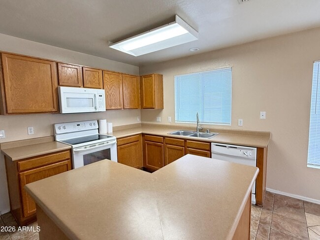 Building Photo - 11829 W Shaw Butte Dr