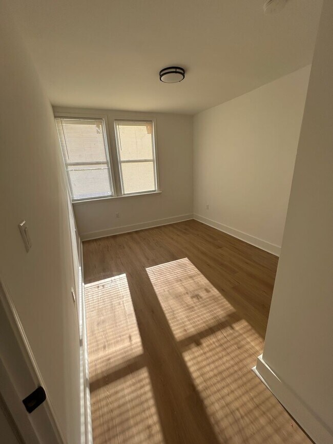 Building Photo - 25% Off Dec Rent for 12/15/25 Lease up BAND NEW 2 + 1 /// low utilities