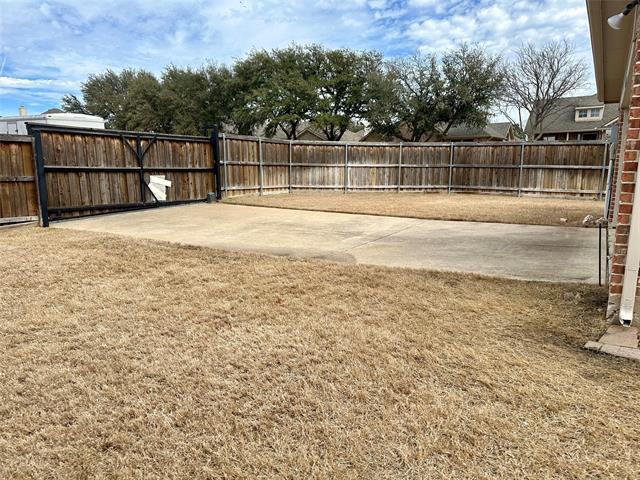 Building Photo - 2050 Garden Crest Dr