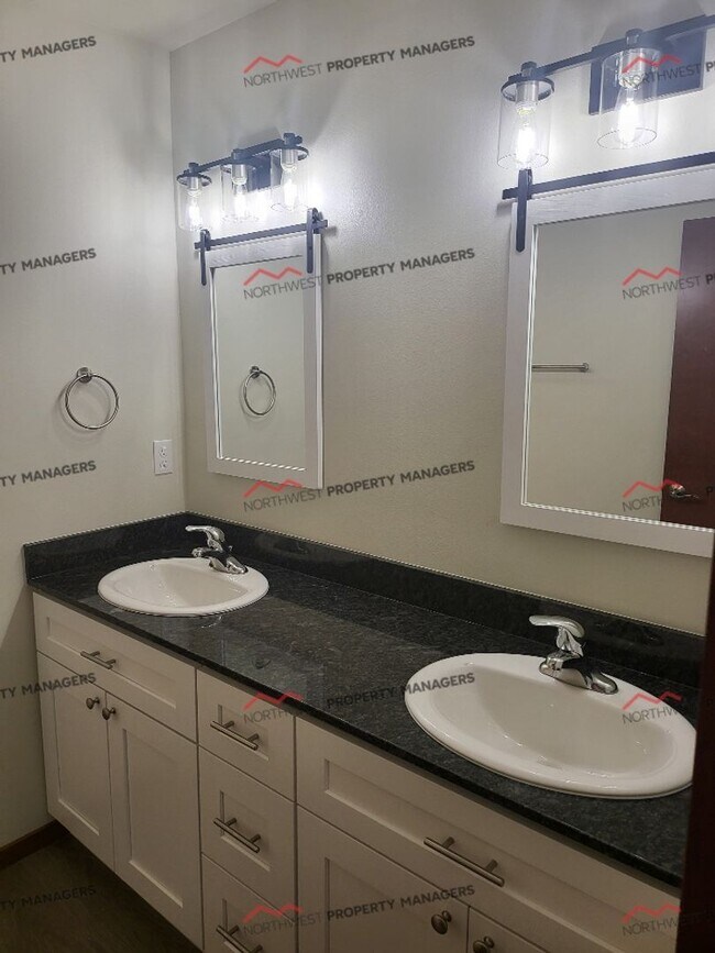 Building Photo - R289A