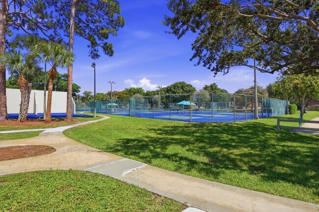 Building Photo - 1806 18th Ln