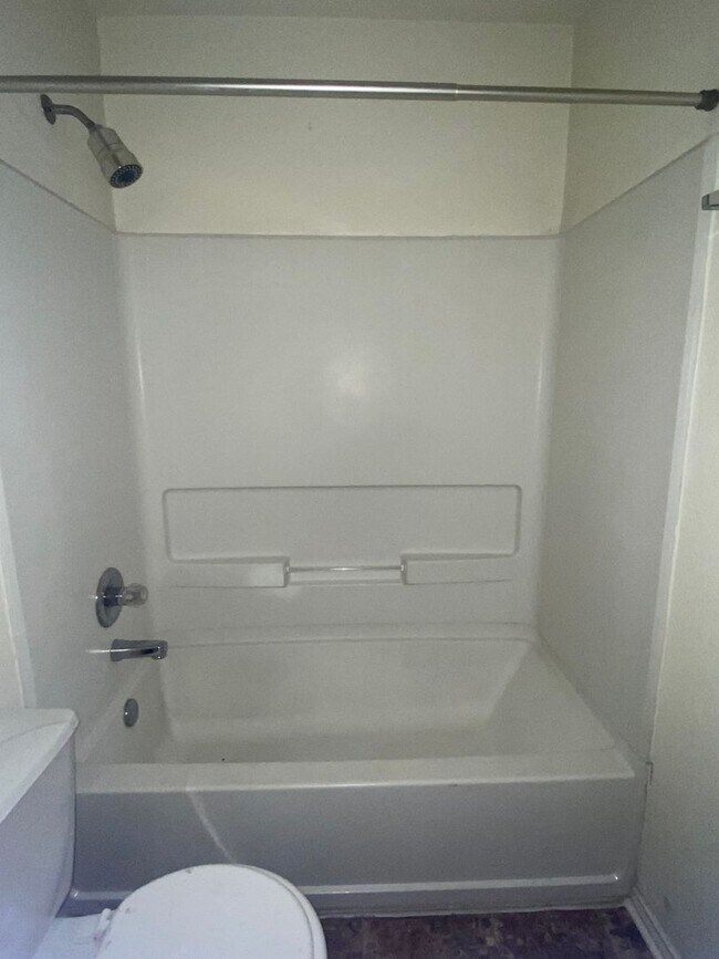 Building Photo - 3 BEDROOM, 2 BATH, BELTON ISD