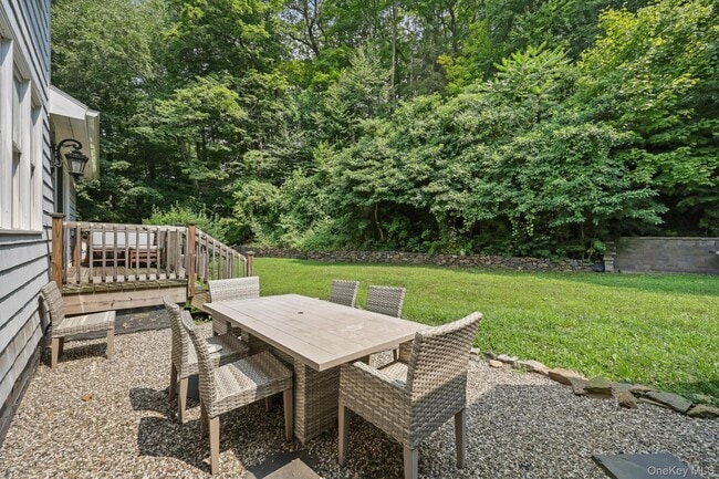 Building Photo - 777 Armonk Rd
