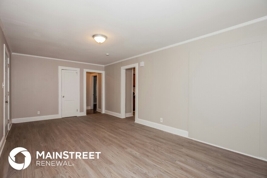 Building Photo - 2558 Hemphill St