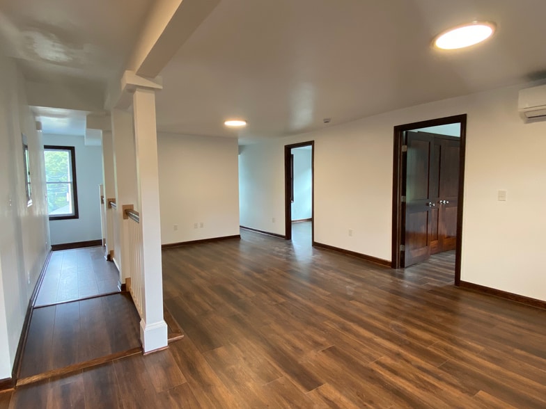 Common Area - 284 Berkeley Rd