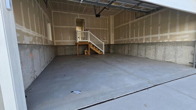 Building Photo - 1005 N 3620 W