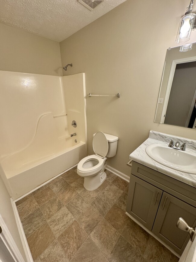 Building Photo - 200 Country Meadows Ct