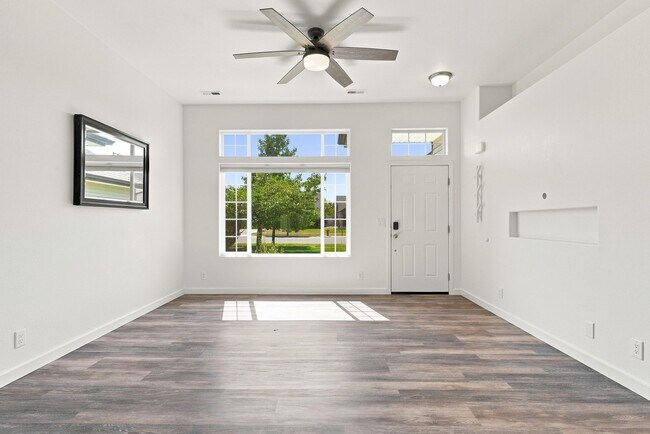 Building Photo - 3389 W Pescador Dr