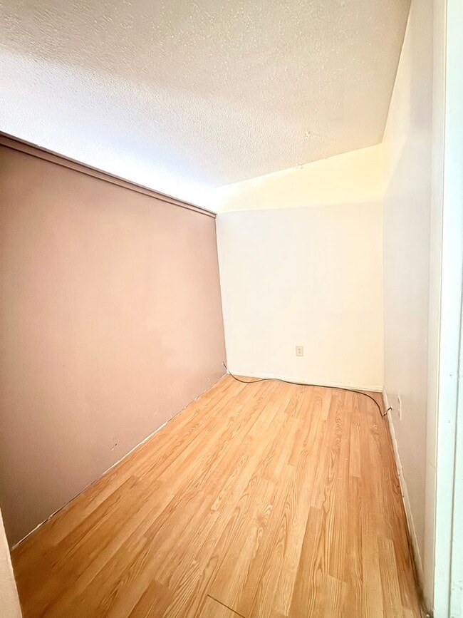 Building Photo - 2800 Vail Ave SE