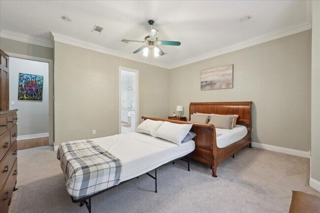 Building Photo - 4 Twin Cir Dr